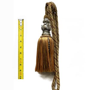 Single small tassel 9"