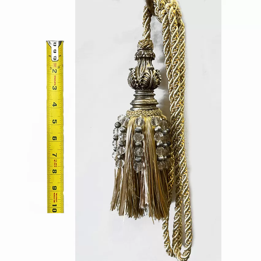 Single small tassel 10"