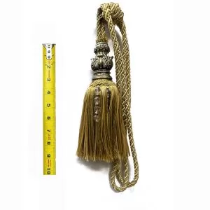 Single small tassel 9"